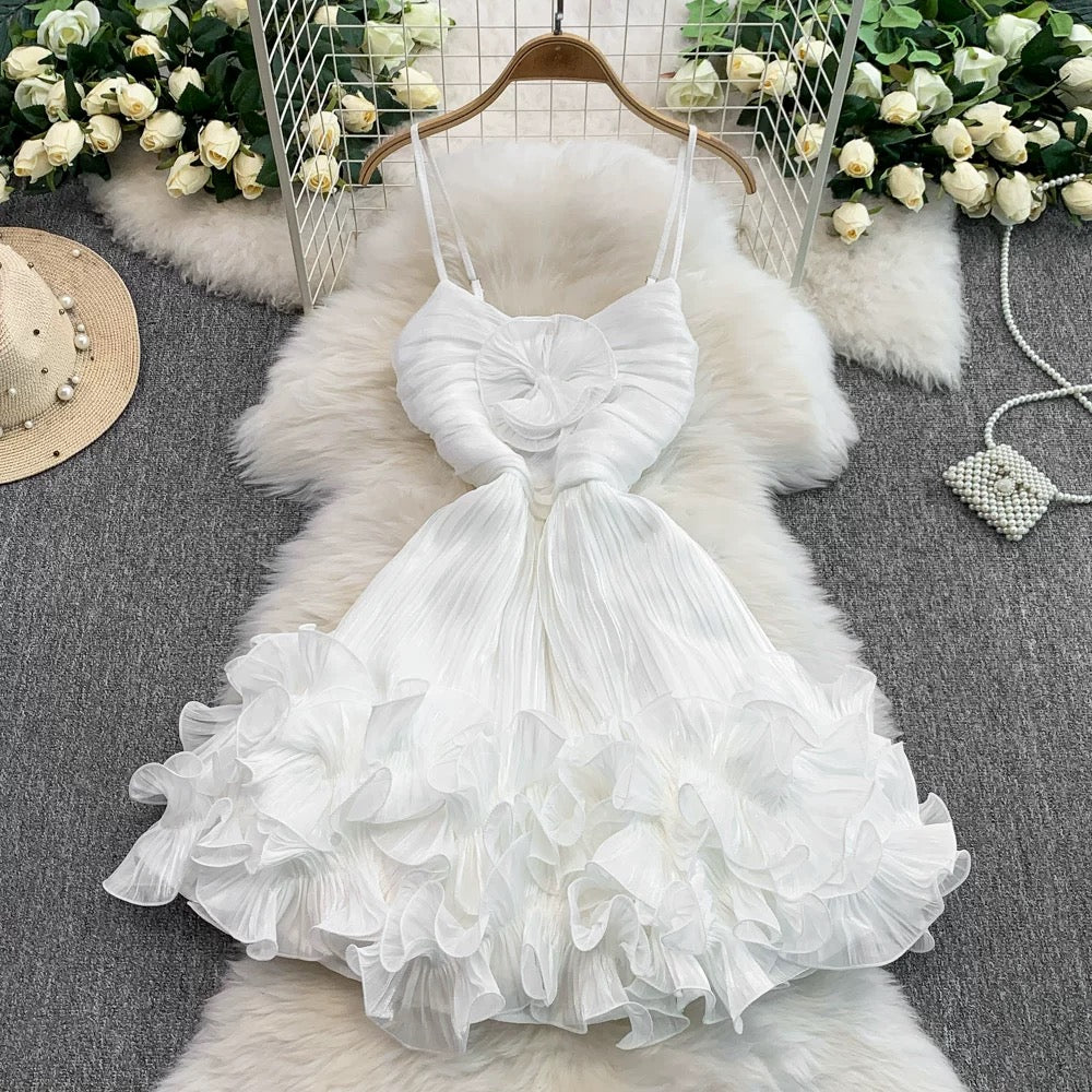 Sweet and trendy European and American style 3D ruffled halter dress for women, perfect for summer, slimming and flattering, with a flared princess silhouette.