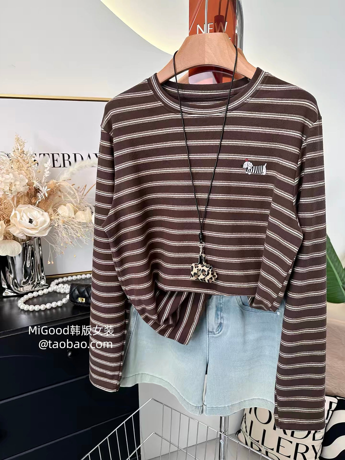 Soft and skin-friendly—trendy Korean-style casual long-sleeve striped T-shirt for women, featuring a cute puppy embroidery; a soft, loose, and versatile top.