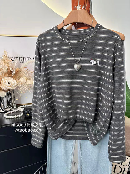 Soft and skin-friendly—trendy Korean-style casual long-sleeve striped T-shirt for women, featuring a cute puppy embroidery; a soft, loose, and versatile top.