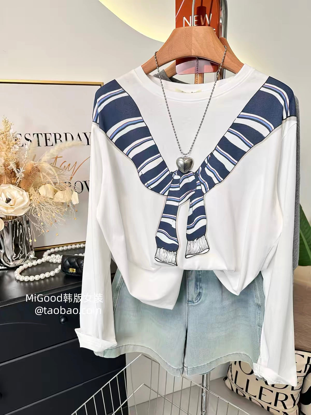 Recommended: A stylish, loose-fitting, and relaxed long-sleeve T-shirt for women—perfect for autumn. It features a trendy Korean-style design with a chic draped-shoulder effect and a unique print.