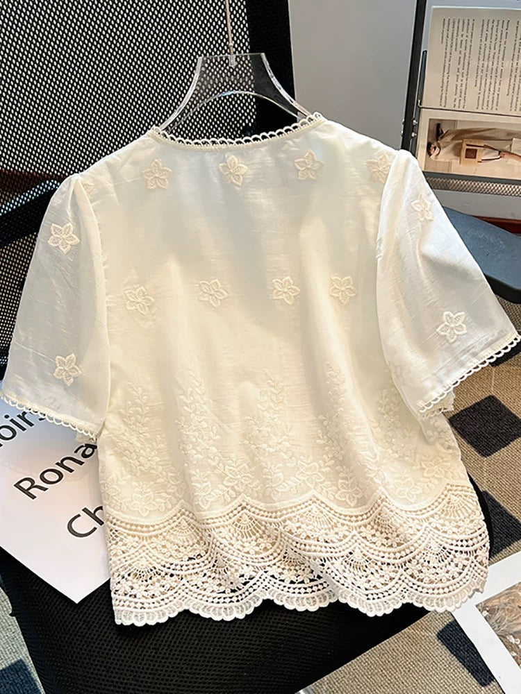 Self-retained model recommendation ~ 2025 summer new V-neck lace embroidered short-sleeved shirt female design sense versatile temperament top