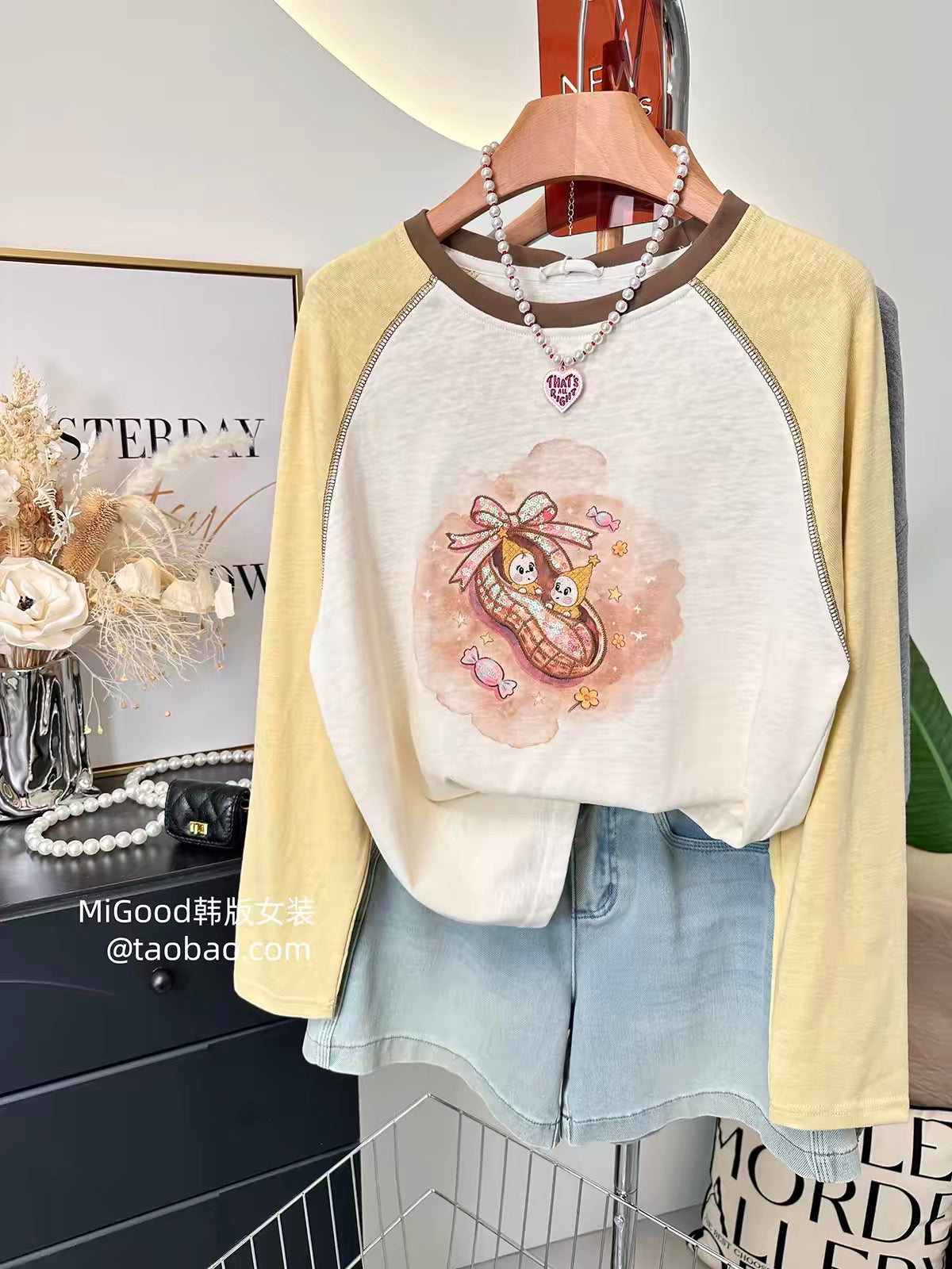 Cute & Casual Style – Women's Long-Sleeve T-Shirt (Fall 2026 Korean Style): Featuring Sequins, Embroidery, and Cartoon Graphics with Color-Block Raglan Sleeves.
