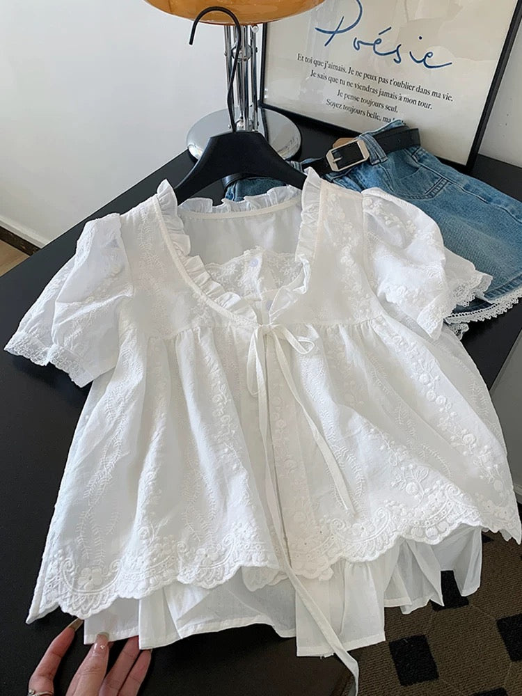 Self-retained model recommendation ~ French embroidered lace white fake two-piece shirt female 2025 summer short-sleeved lace-up top