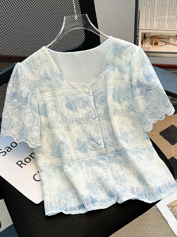 Self-retained model recommendation ~ French heavy embroidery lace short-sleeved shirt for women in summer new style age-reducing temperament top trend