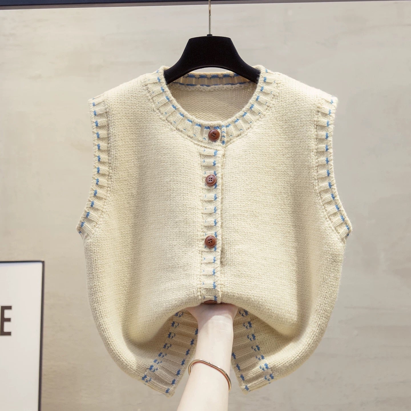 Women's Cardigan Round Neck Knitted Vest, 2025 Autumn/Winter New Style, Loose Fit, Layered with Sweater, Trendy