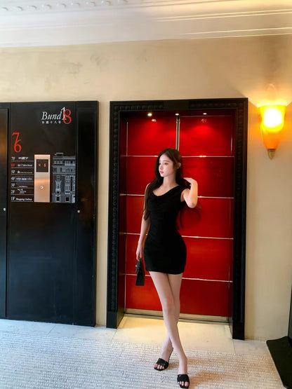 Chill Qiao'er Black One-Shoulder Spaghetti Strap Mini Dress – Sexy Form-Fitting Hip-Hugging Style with Side Lace and Rhinestone Embellishments