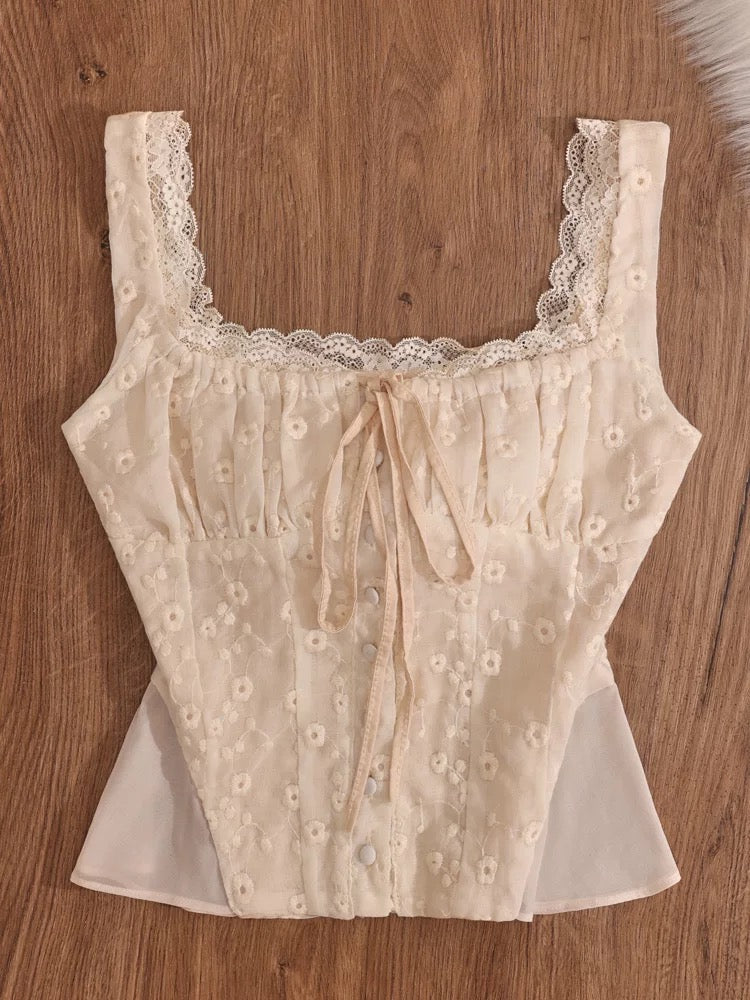 French-style lace-trimmed camisole, short style, pure and sexy, unique sleeveless top, suitable for wearing alone.