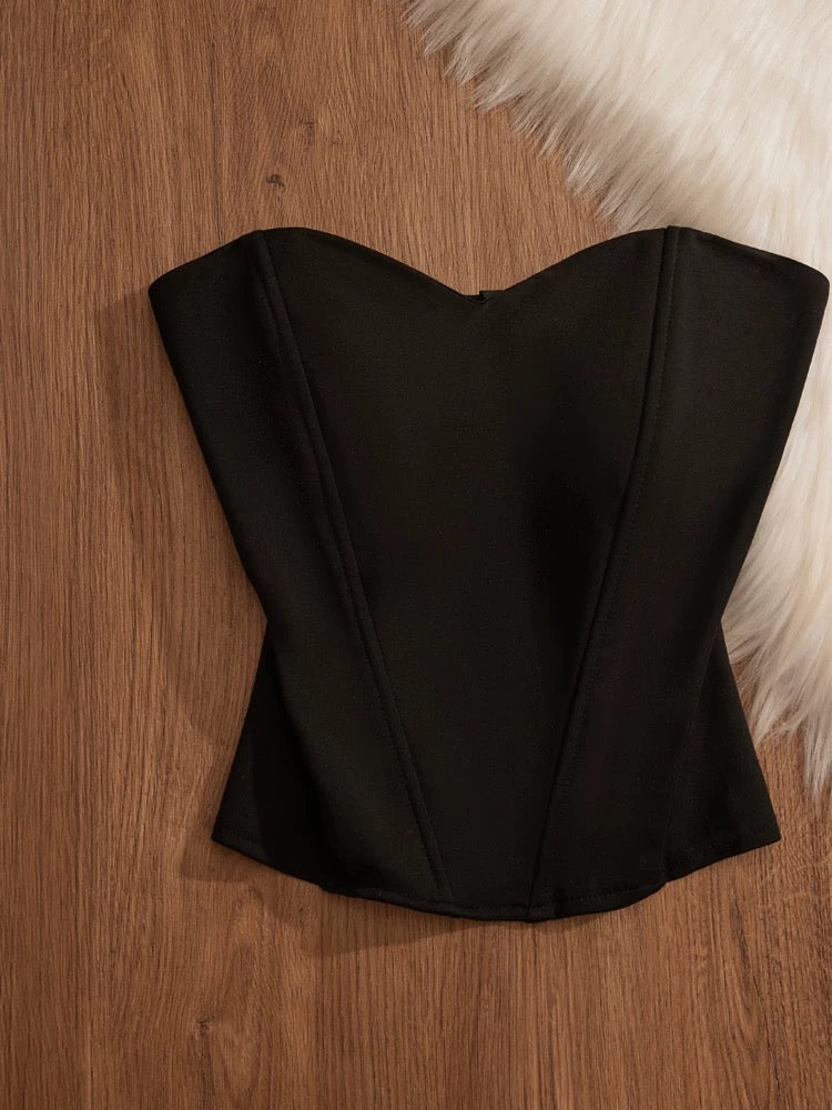 Pure and sexy all-match black fishbone camisole top, perfect for wearing alone or as an inner layer, off-the-shoulder, slim-fitting, sweet and spicy strapless top.