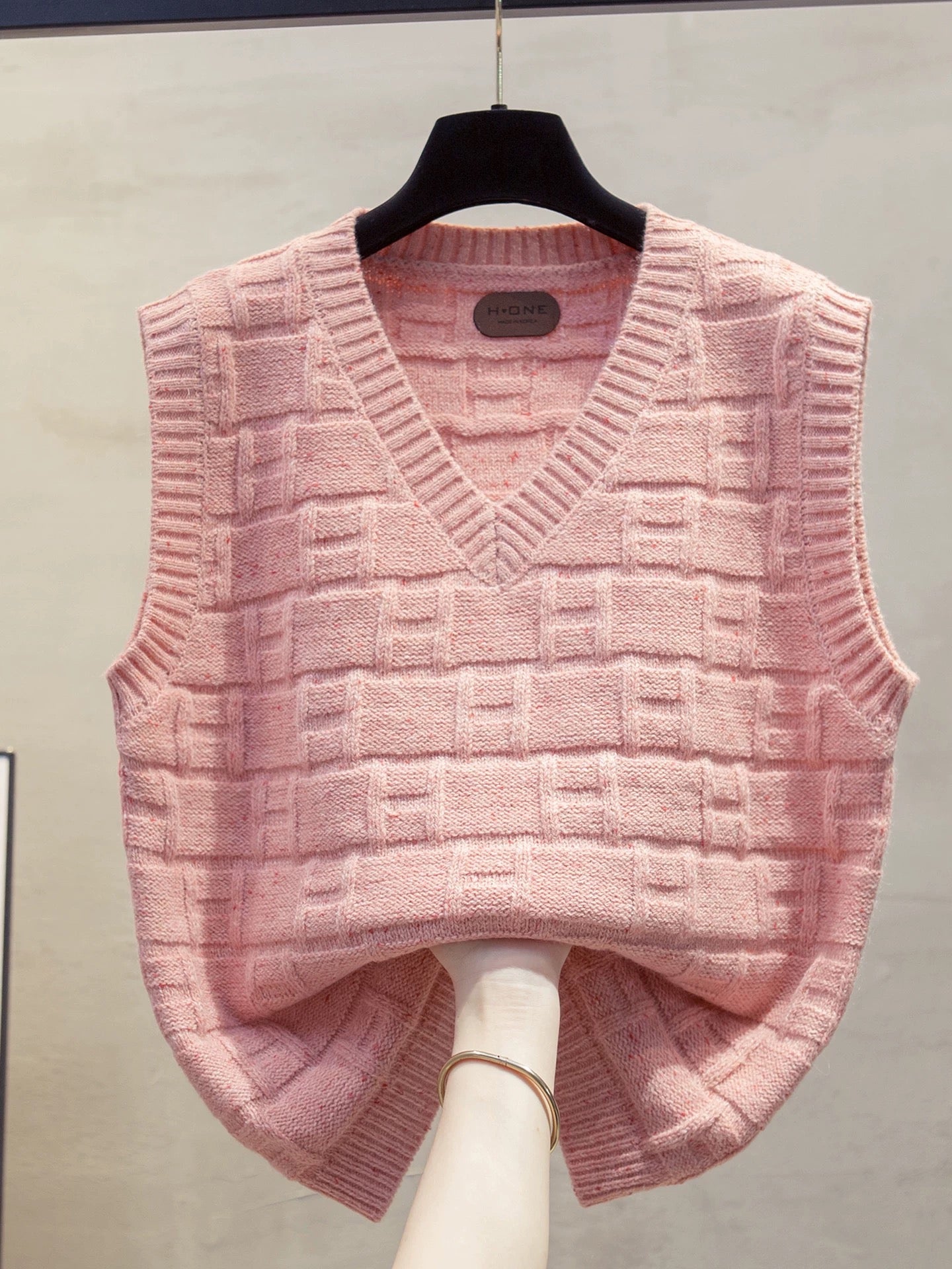 Floral V-neck Knitted Vest for Women, 2025 Autumn/Winter New Style, Loose Fit, Layered with Sweaters, Trendy