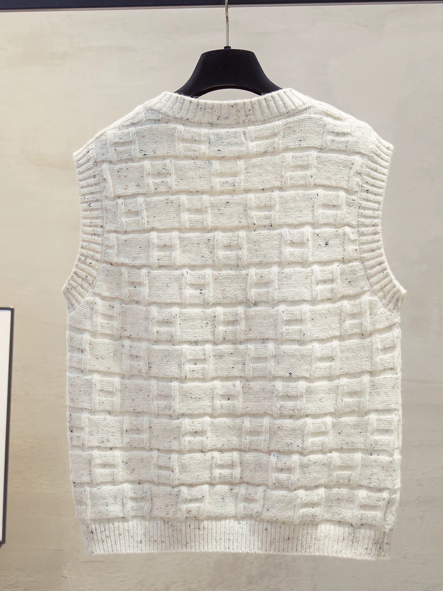 Floral V-neck Knitted Vest for Women, 2025 Autumn/Winter New Style, Loose Fit, Layered with Sweaters, Trendy