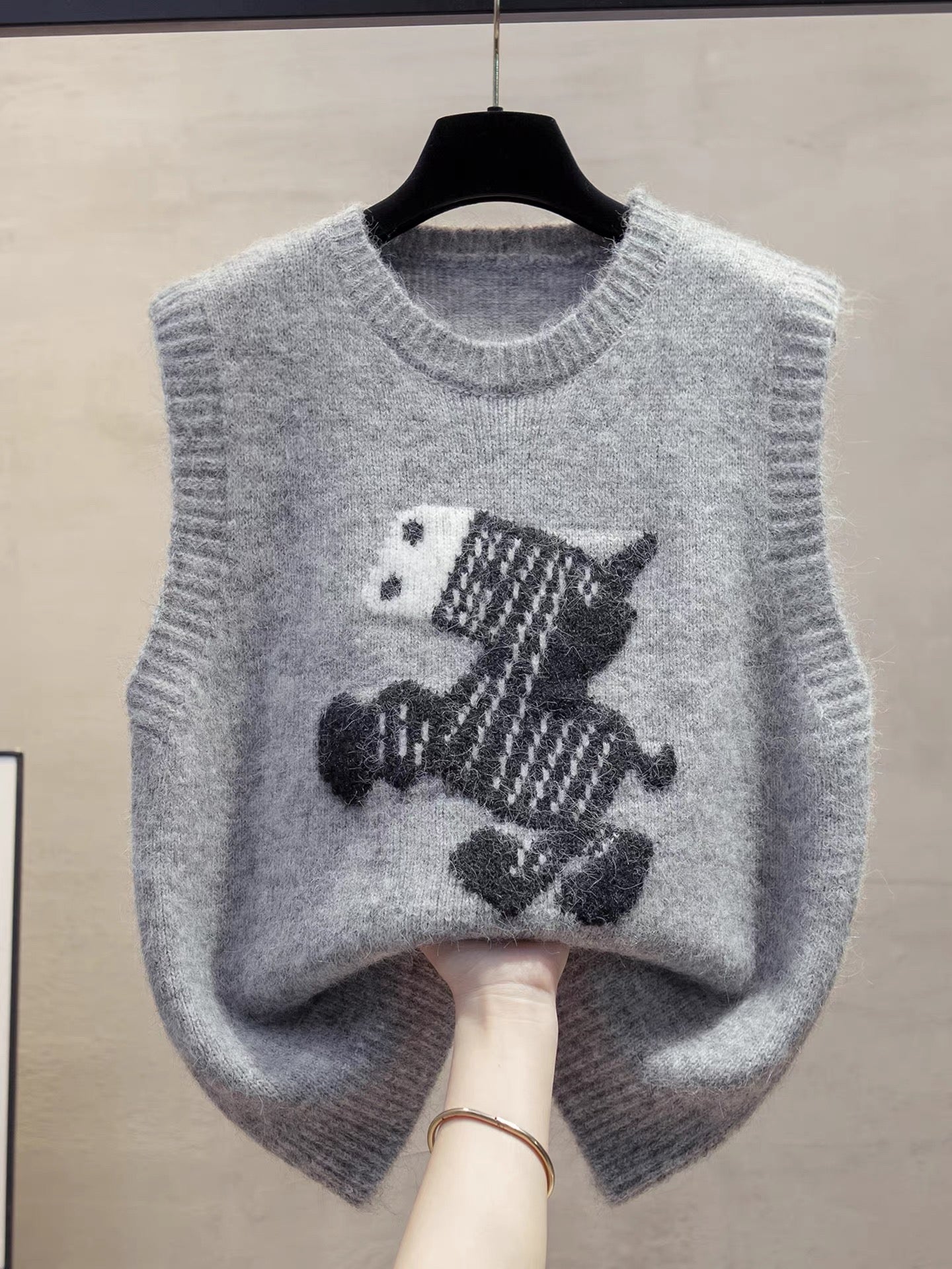 Women's Round Neck Knitted Vest, 2025 Autumn/Winter New Style, Loose Fit, Layered, Outerwear, Sweater Vest, Trendy