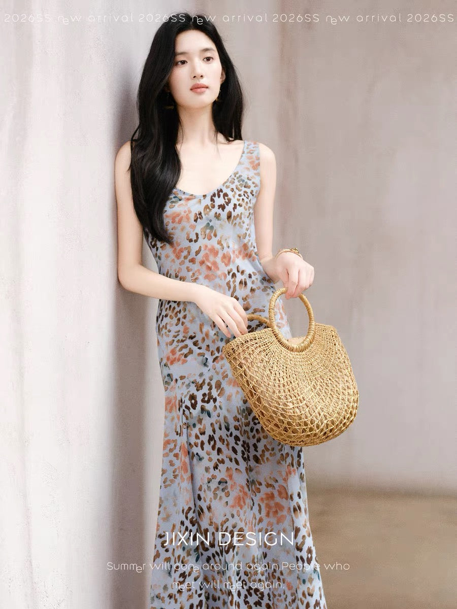 Sending a letter to "Lan" - wear it inside out / A cool blue leopard print elegant sleeveless long dress with a bias cut for a slimming effect.