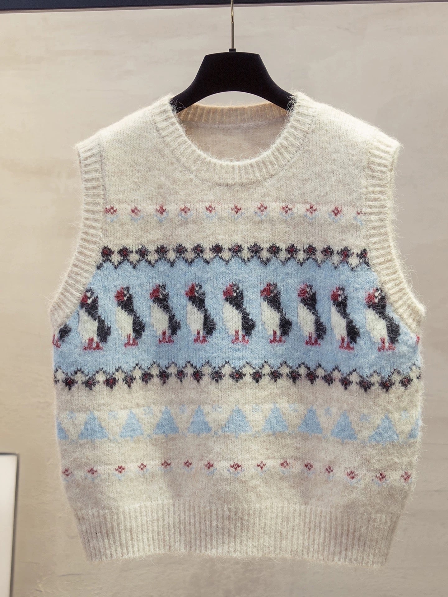 Women's Round Neck Knitted Vest, 2025 Autumn/Winter New Style, Loose Fit, Layered, Outerwear, Sweater Vest, Trendy