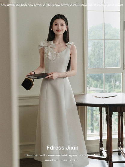 Send a letter to Alice - a hand-sewn 3D flower vest dress, a light evening gown, and an engagement dress with a unique design.