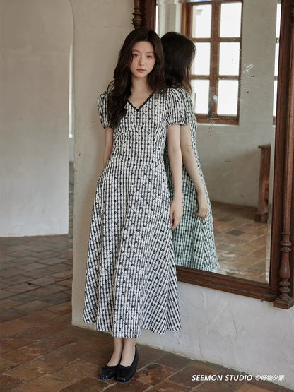 Ximeng 2025 new summer Korean style skirt temperament small waist V-neck black plaid short-sleeved dress female