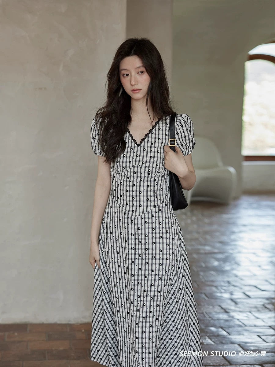 Ximeng 2025 new summer Korean style skirt temperament small waist V-neck black plaid short-sleeved dress female