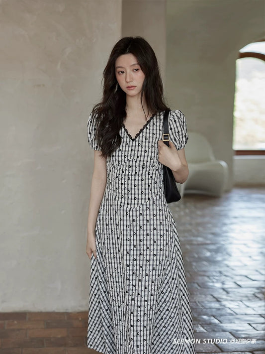 Ximeng 2025 new summer Korean style skirt temperament small waist V-neck black plaid short-sleeved dress female
