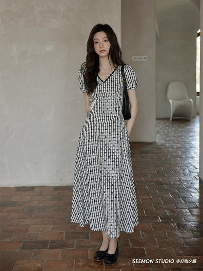 Ximeng 2025 new summer Korean style skirt temperament small waist V-neck black plaid short-sleeved dress female
