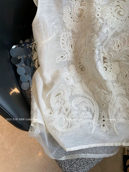New Chinese style hollowed-out embroidered mesh patchwork sleeveless top for women, 2025 summer new style, versatile and elegant vest.