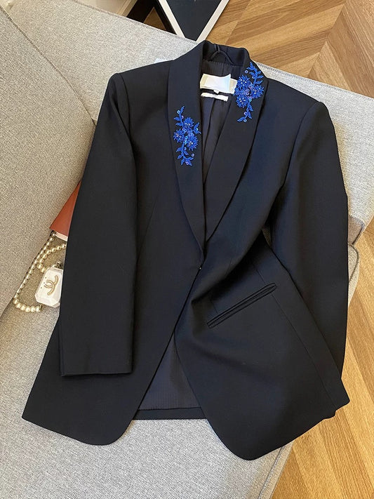 French-style light luxury beaded suit jacket, new autumn 2025 style, sophisticated and elegant, slim fit.