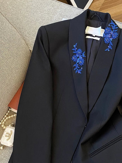 French-style light luxury beaded suit jacket, new autumn 2025 style, sophisticated and elegant, slim fit.