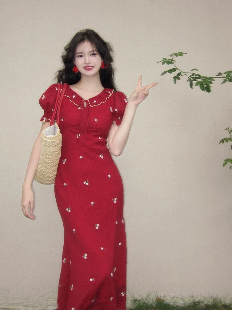 Haze Hezhi French fungus-edged baby-neck puff-sleeved dress is feminine, slimming and beautiful.