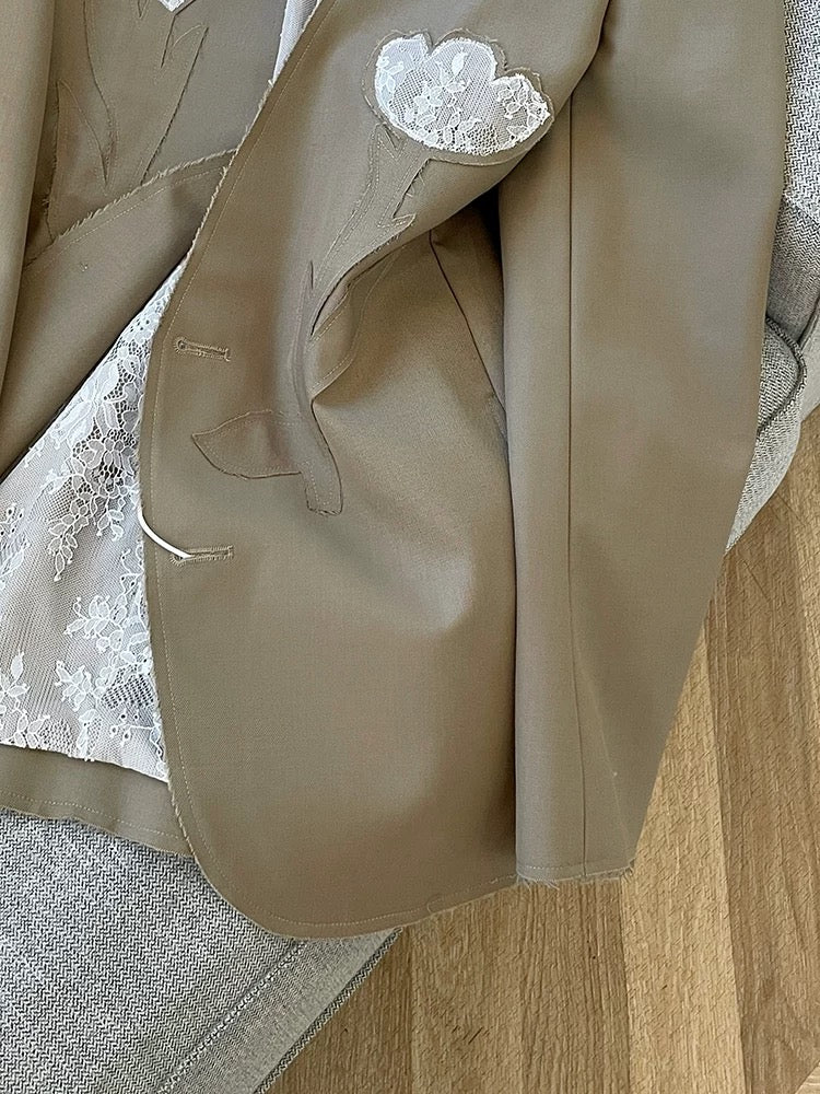 Women's khaki blazer with 2025 autumn new style, featuring high-end lace trim and single-breasted design.