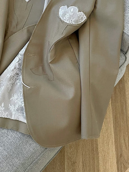 Women's khaki blazer with 2025 autumn new style, featuring high-end lace trim and single-breasted design.