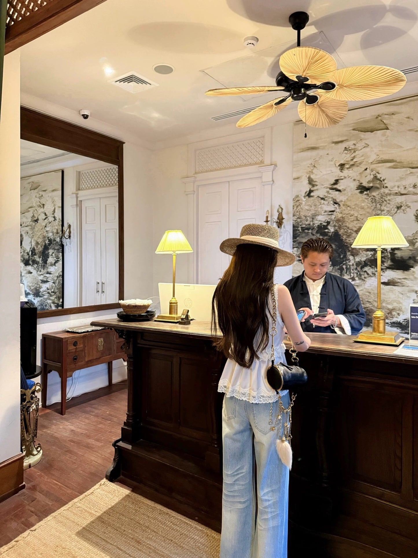 CHICYOU "Chl0*e Floral Lace" White Satin Ruffled Sweet V-Neck Tie-Up Vest for Women