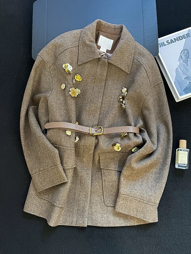 Vintage-style handmade suit jacket for women, 2025 autumn, high-end loose fit, sophisticated look, beaded floral woolen top.