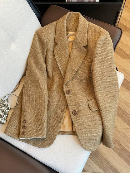 French-style mature and sophisticated design women's suit jacket, new winter 2025 style, slimming, elegant, versatile suit top for commuting.