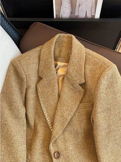 French-style mature and sophisticated design women's suit jacket, new winter 2025 style, slimming, elegant, versatile suit top for commuting.