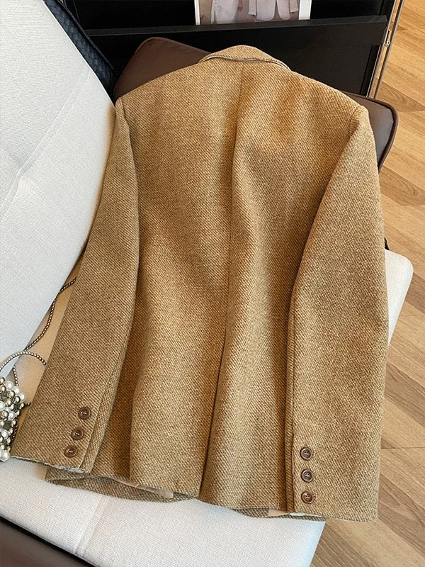 French-style mature and sophisticated design women's suit jacket, new winter 2025 style, slimming, elegant, versatile suit top for commuting.