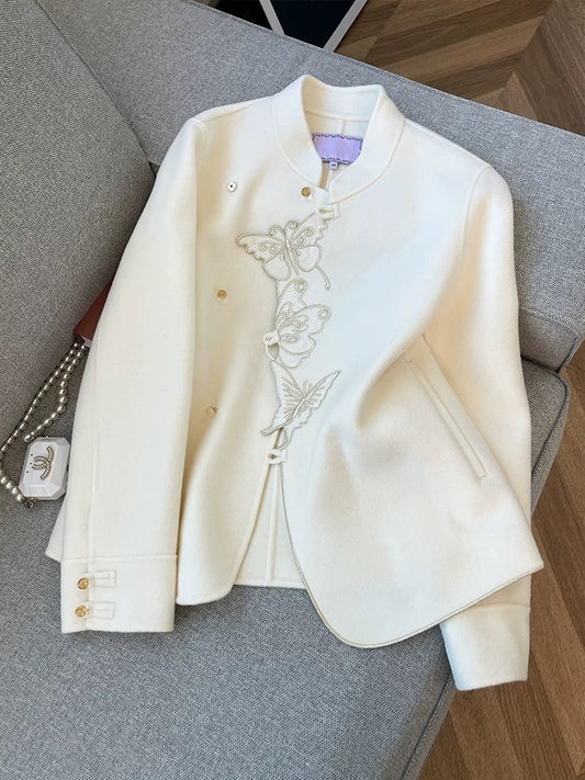 New Chinese style sweet and elegant embroidered wool short coat for women, 2025 winter, thickened, high-end fashion, Chinese knot button wool top.