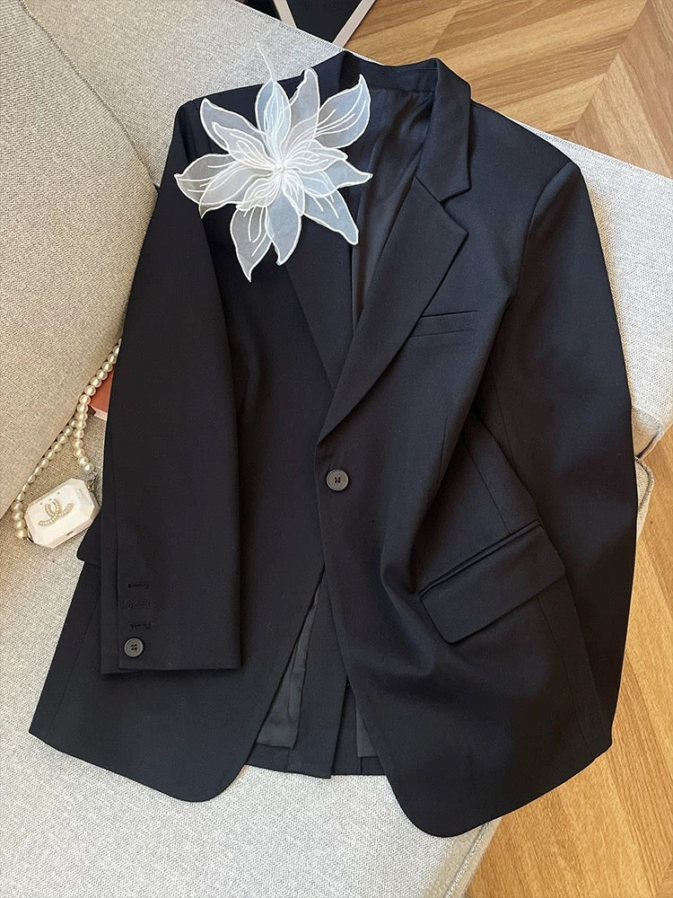 Women's black sophisticated and stylish suit jacket, 2025 winter, high-end design, elegant and thickened, floral-decorated suit top.