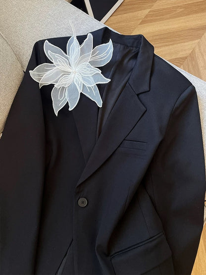 Women's black sophisticated and stylish suit jacket, 2025 winter, high-end design, elegant and thickened, floral-decorated suit top.