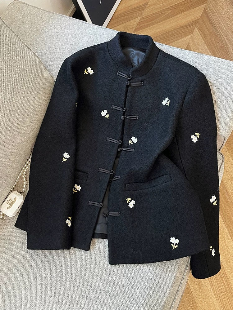 2025 Winter New Style Black New Chinese Style High-End Embroidered Daisy Button Coat Retro Simple Elegant Short Jacket