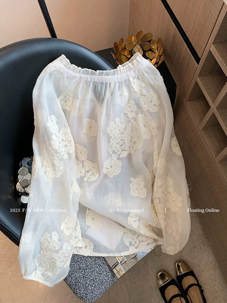 French-style gentle apricot floral embroidered shirt for women, 2025 spring/summer new style, hollowed-out texture, youthful and age-reducing new Chinese style shirt.