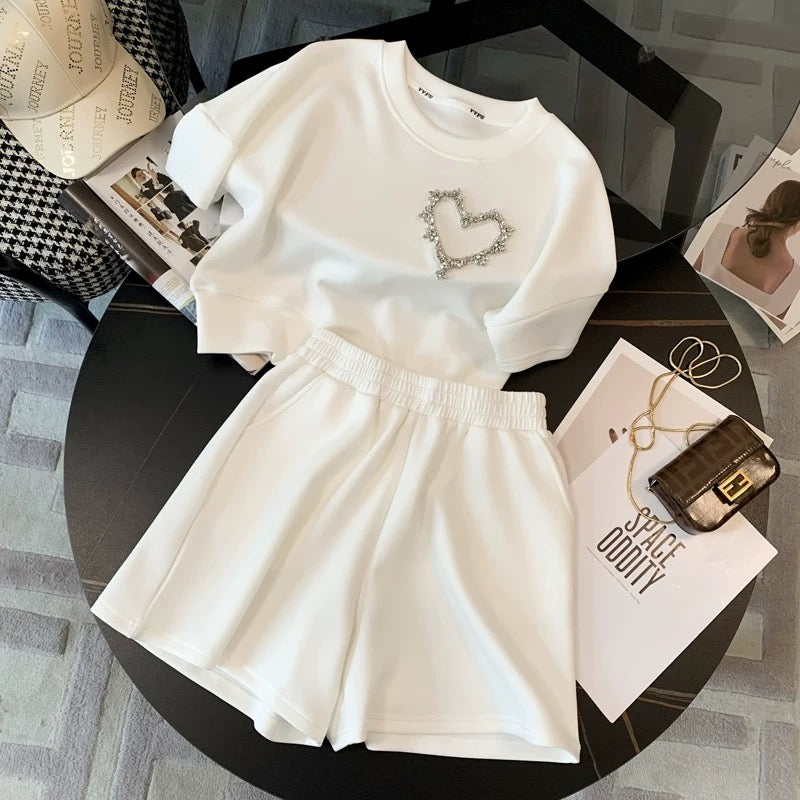 White casual sports suit for women, summer high-end fashion, age-reducing fashionable short-sleeved shorts two-piece set, trendy and western style