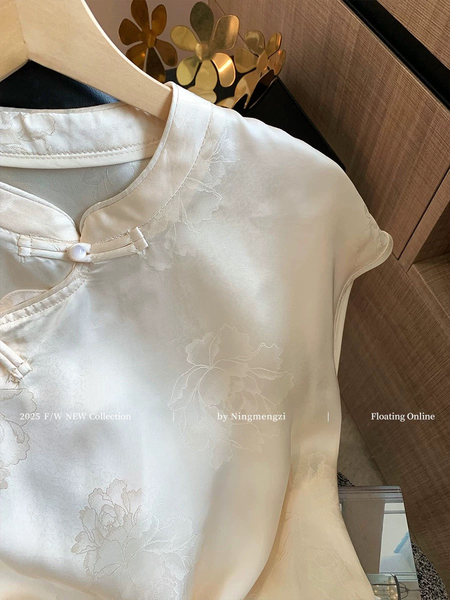 New Chinese style hollowed-out embroidered diagonal placket button sleeveless shirt for women, a new summer 2025 style top with a cool and elegant feel.