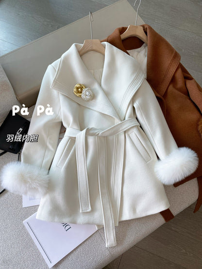 High-end, elegant white down-filled coat for women, winter style, fox fur cuffs, tie-waist, woolen overcoat