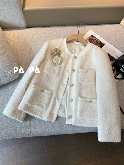 Women's winter down-filled wool coat, short wool coat with floral brooch, featuring a down lining and a 40% woolen lining.