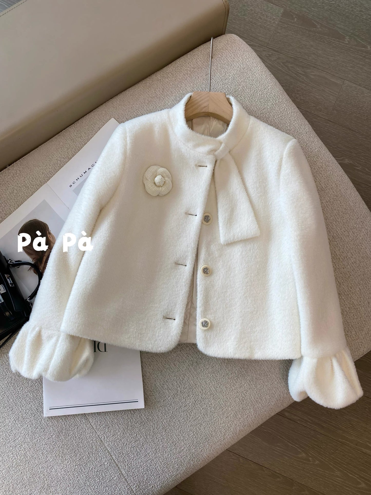 White stand-up collar faux mink fur down jacket for women, Chanel-style, winter anti-pilling, short top with a fur scarf collar.