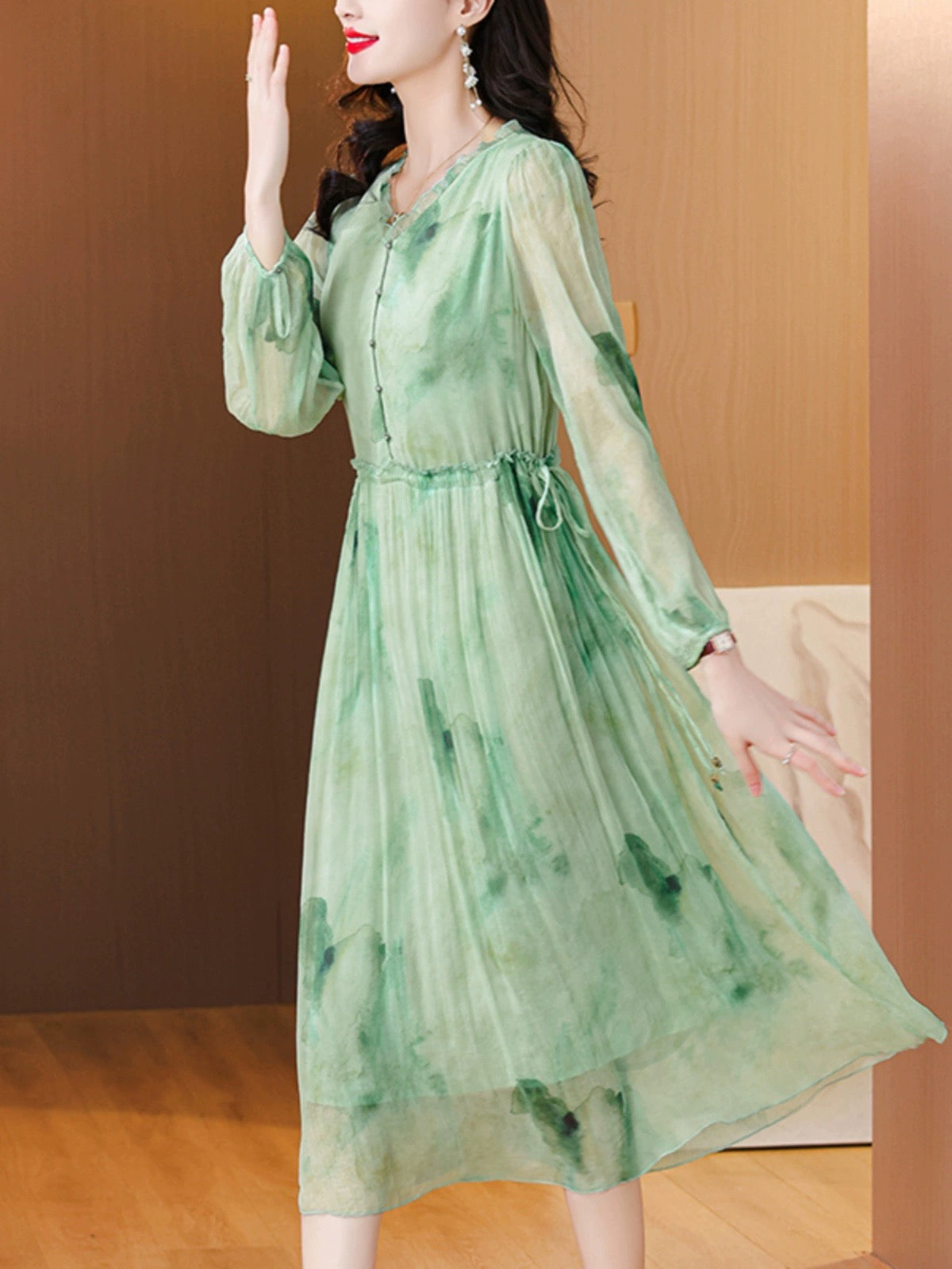 Guangzhou Thirteen Lines Women's Popular Dress Mulberry Silk 2024 Summer New Style High-end Sunscreen Skirt