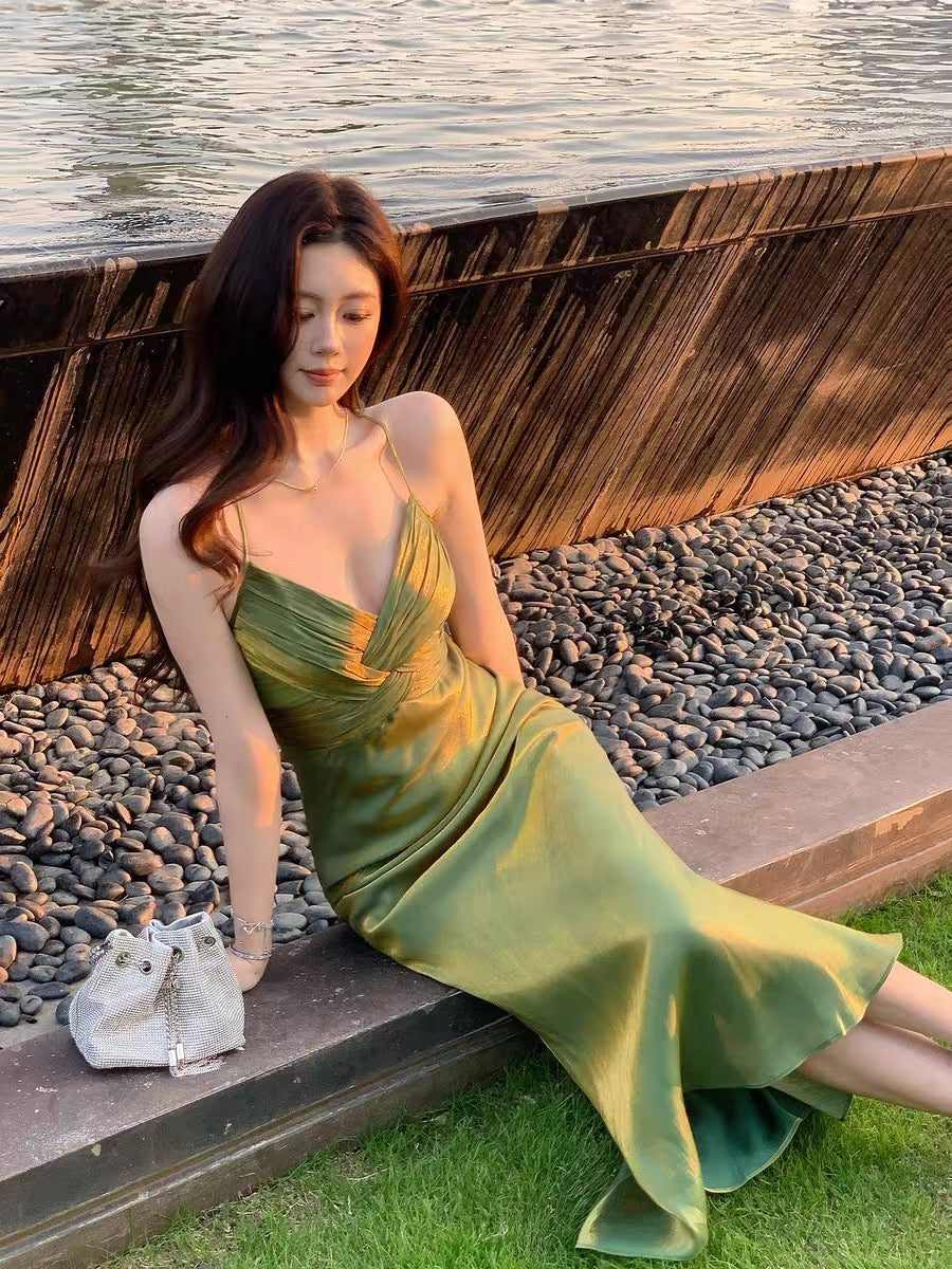 Good Job! [Miss Hera] French-style green satin halter-neck suspender dress, fishtail bodycon gown.