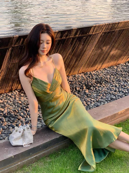 Good Job! [Miss Hera] French-style green satin halter-neck suspender dress, fishtail bodycon gown.
