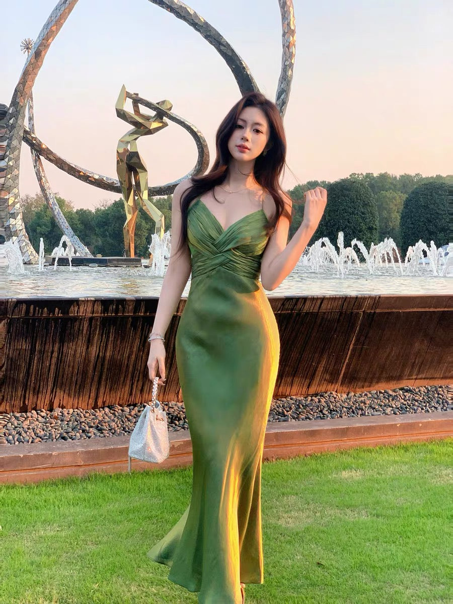 Good Job! [Miss Hera] French-style green satin halter-neck suspender dress, fishtail bodycon gown.