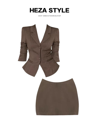HEZA Women's Autumn Workwear Set: Sophisticated, form-fitting blazer and hip-hugging skirt—chic, office-ready style for the slightly curvy figure.