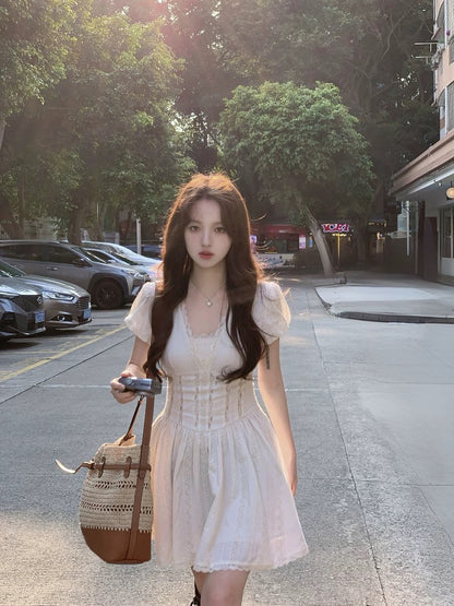 neurcz Beige lace-trimmed retro-style short dress, summer-appropriate, waist-cinching design, gentle and feminine white dress.