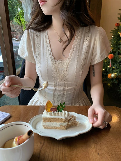 neurcz Beige lace-trimmed retro-style short dress, summer-appropriate, waist-cinching design, gentle and feminine white dress.